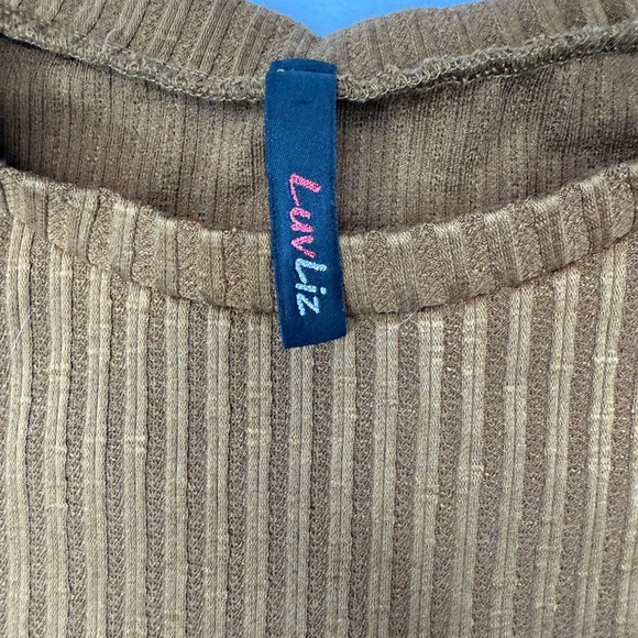 Size M Brown Striped Women's Crop Top - Picture 3 of 3